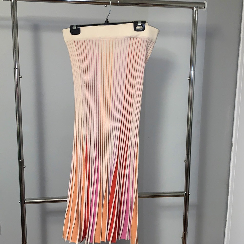 Knit pleated mid-length skirt